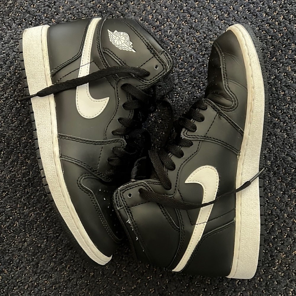 Kids Air Jordan 1 Retro High - black and white, size 5.5Y